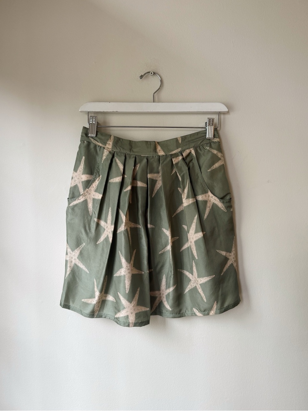 Sage Starfish Silk Pleated Mini Skit